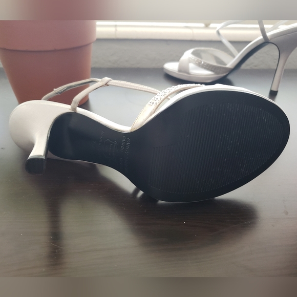 Bandolino Silver high heels sandals - Picture 5 of 9